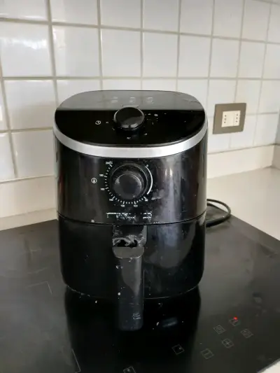 Freidora de Aire Negra con Control de Temperatura - miniatura 2