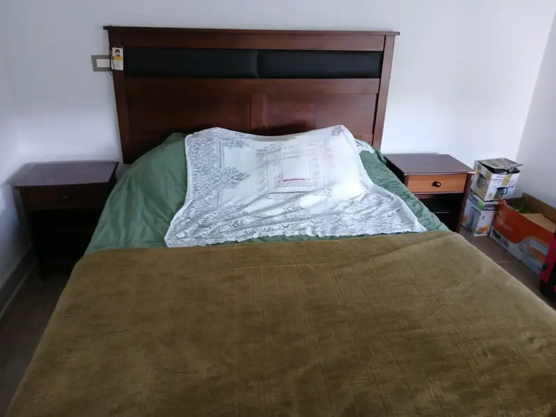 Cama de madera con veladores incluidos - 2