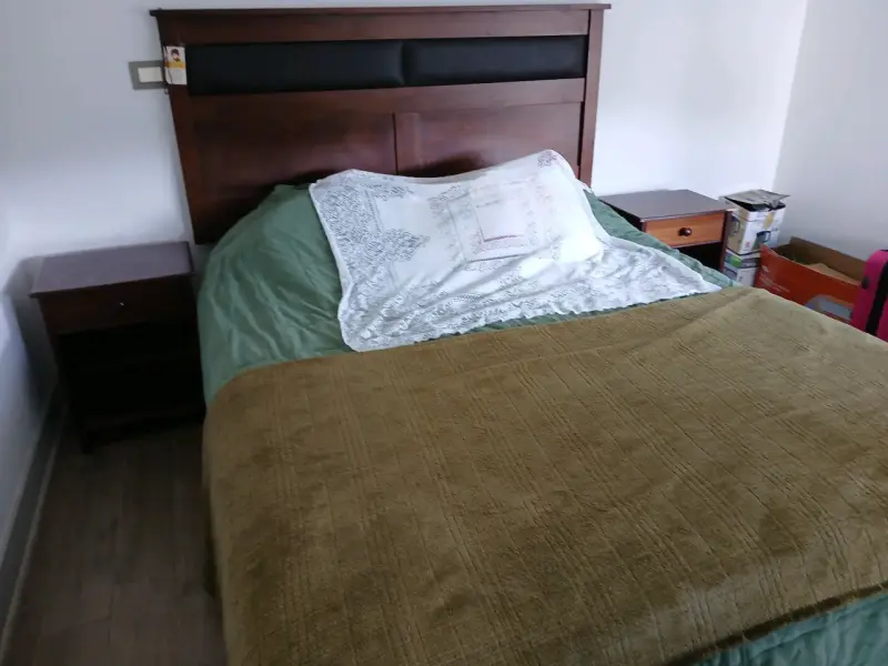 Cama de madera con veladores incluidos - 4