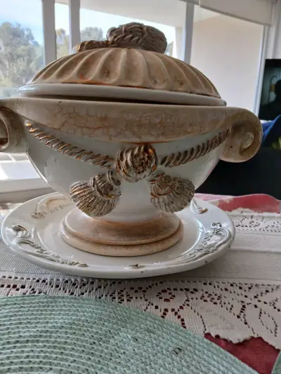 Sopera de cerámica Capodimonte estilo clásico - miniatura 1