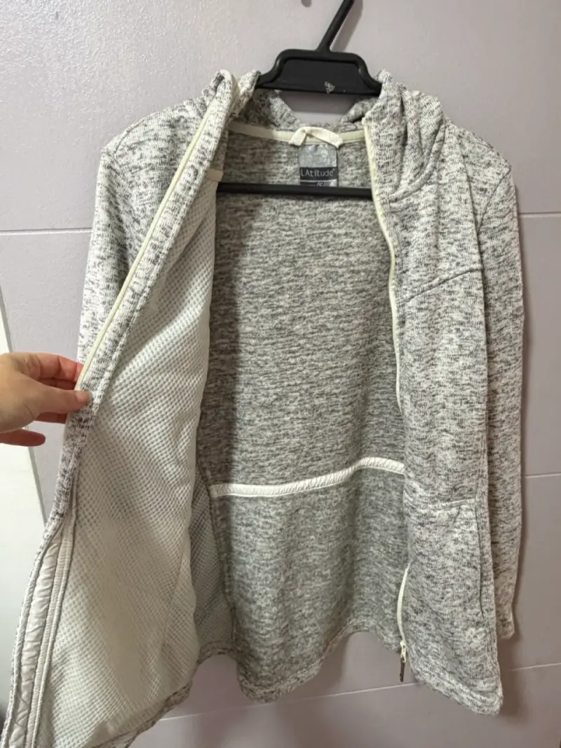 Chaqueta de lana gris con capucha - 3