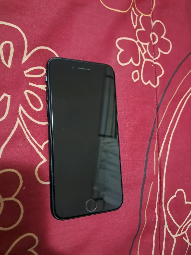 iPhone SE 2 - 1