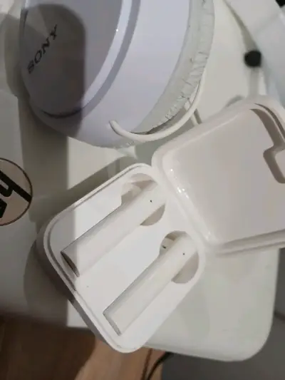 Auriculares inalámbricos Sony con estuche - miniatura 4