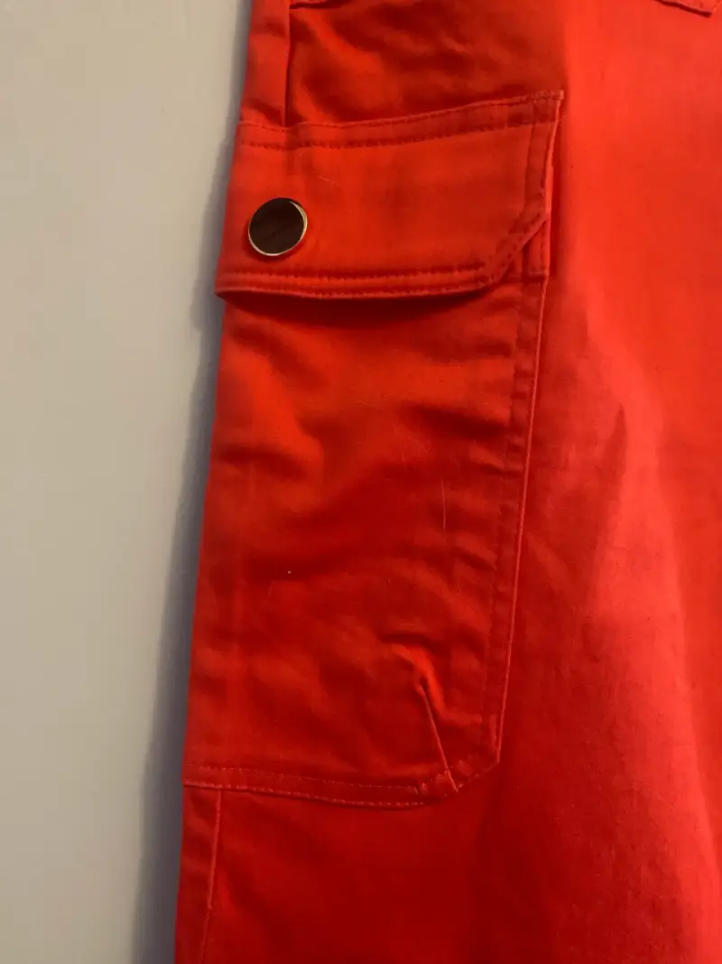 Pantalones cargo naranjo con bolsillos - 3