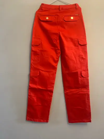 Pantalones cargo naranjo con bolsillos - miniatura 4
