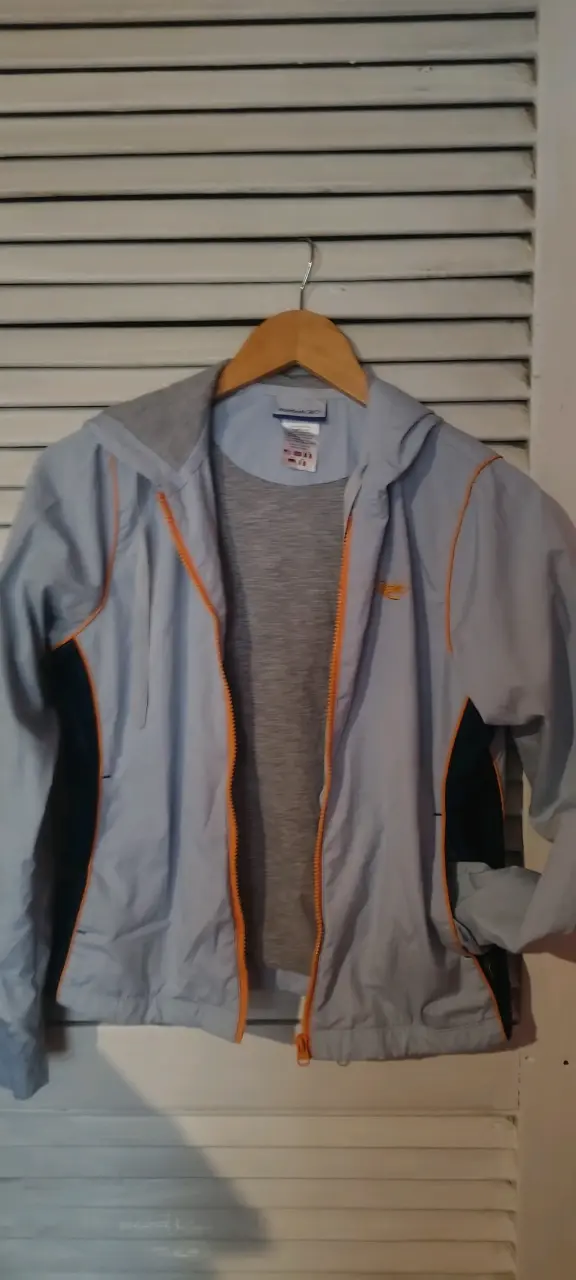 Polerón gris The North Face con logo naranja - 4