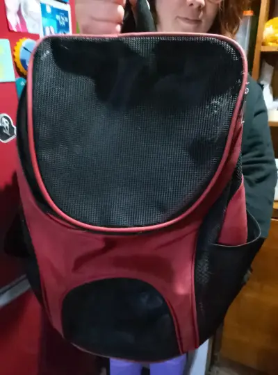 Mochila transportadora para mascotas roja - miniatura 1