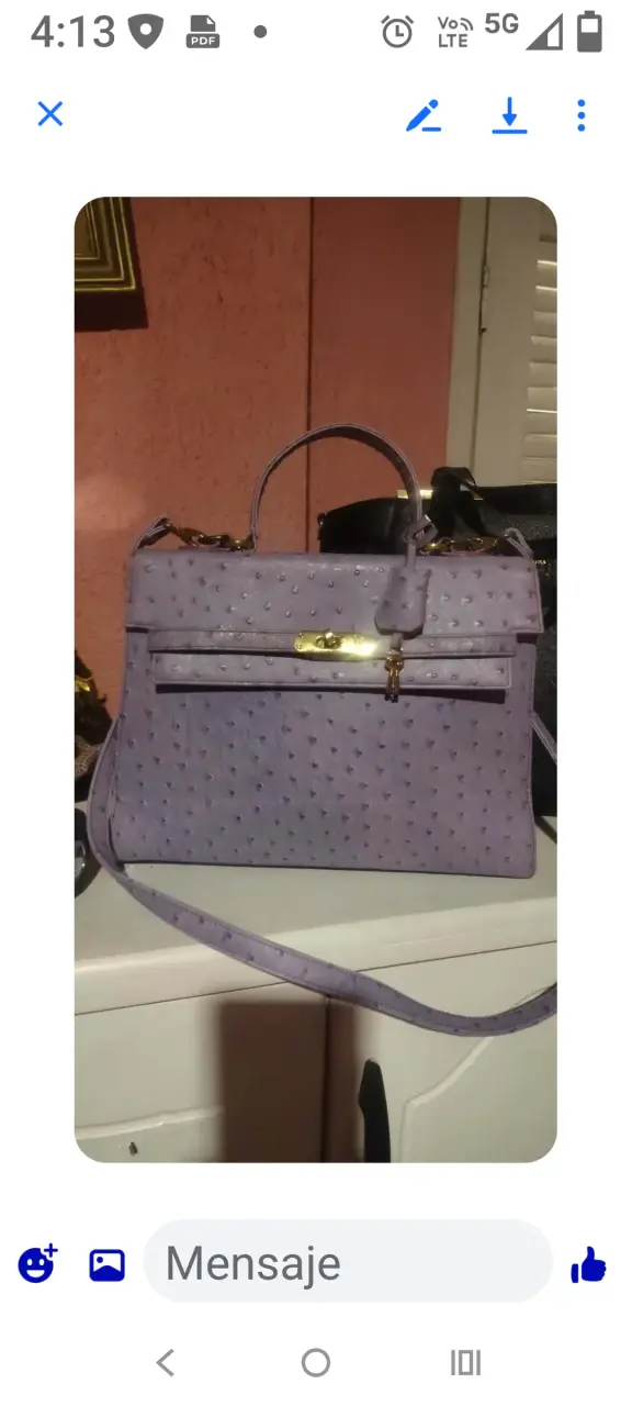 Bolso de mano lavanda con textura de avestruz - 2