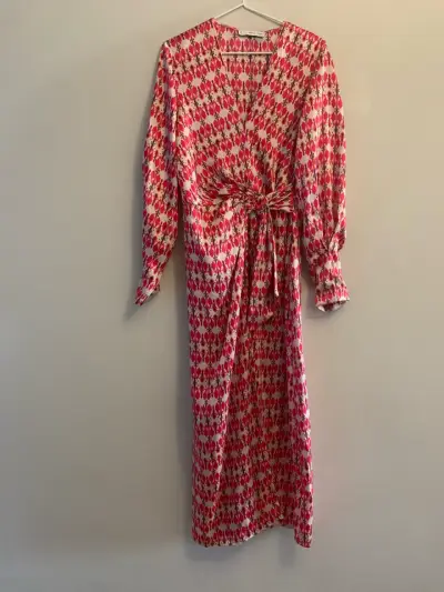Vestido estampado floral con cinturón - miniatura 1