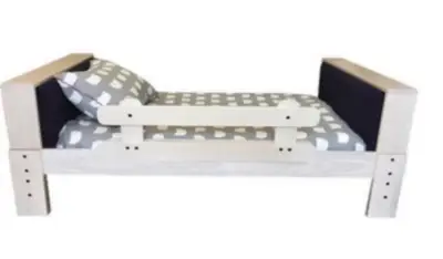 Cama infantil de madera con barandas - miniatura 1