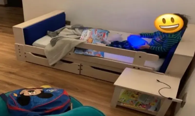 Cama infantil de madera con barandas - 2