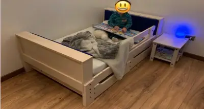 Cama infantil de madera con barandas - miniatura 4