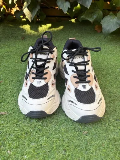 Zapatillas  Steve Madden blancas y negras - miniatura 1
