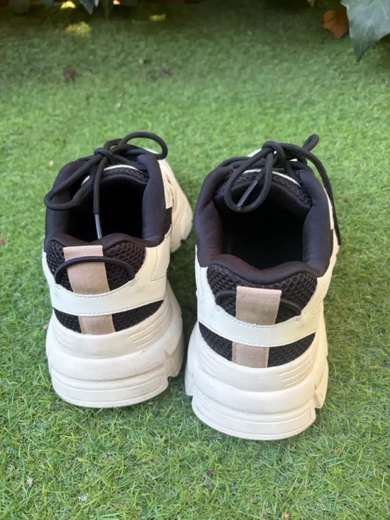 Zapatillas Steve Madden blancas y negras - 5