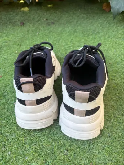 Zapatillas  Steve Madden blancas y negras - miniatura 5