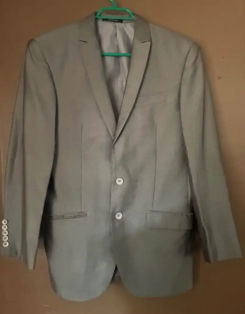 Traje gris brillante “Johnson’s”, como nuevo