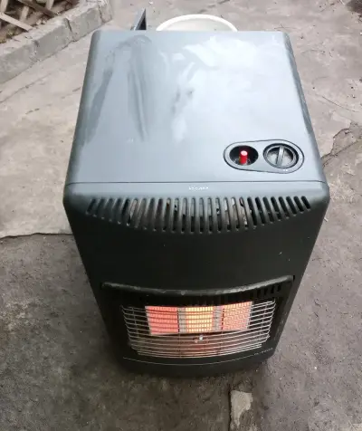 Estufa a gas en buen estado - miniatura 2