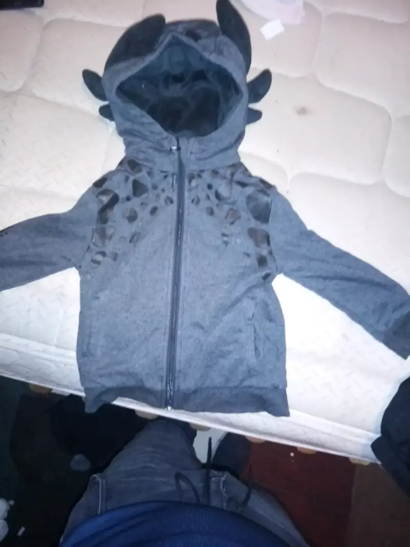 Polerón infantil con capucha de dragón negro - 2