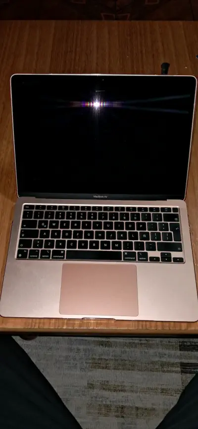(PARA REPUESTOS)MacBook Air rosa  REPUESTOS - miniatura 1