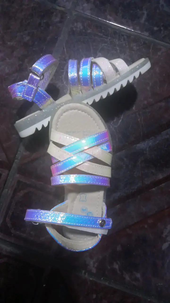 Sandalias infantiles holográficas talla 26