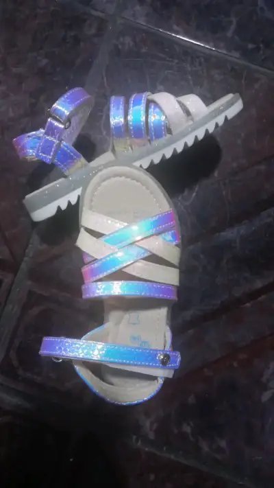 Sandalias infantiles holográficas talla 26 - miniatura 1
