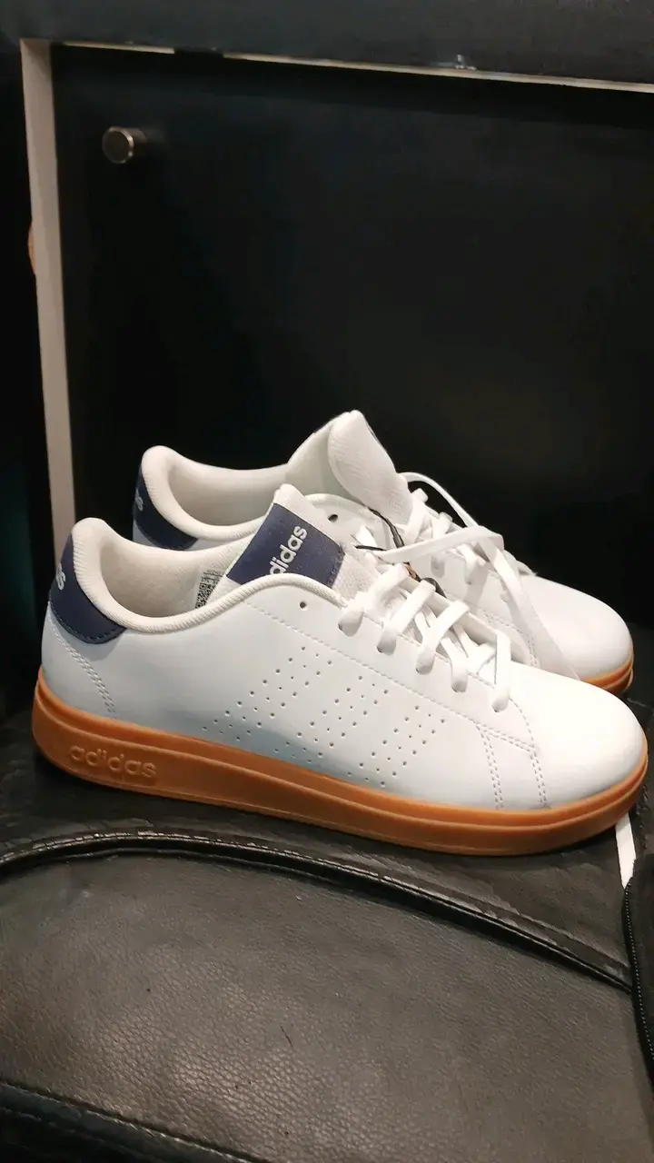 Zapatillas deportivas Adidas nuevas 37 1/2 - 1