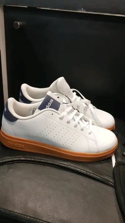 Zapatillas deportivas Adidas  nuevas 37 1/2 - miniatura 2