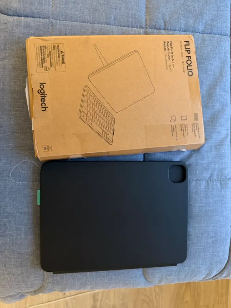 Funda con teclado Logitech Flip Folio para iPad - 1