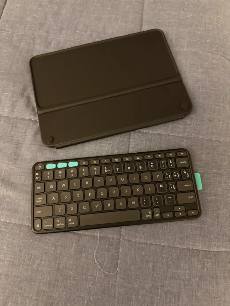 Funda con teclado Logitech Flip Folio para iPad - 2