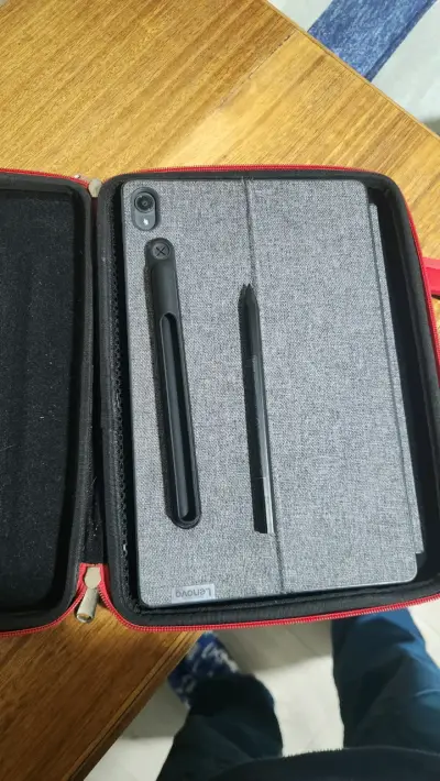 Tablet Lenovo con teclado y funda - miniatura 5
