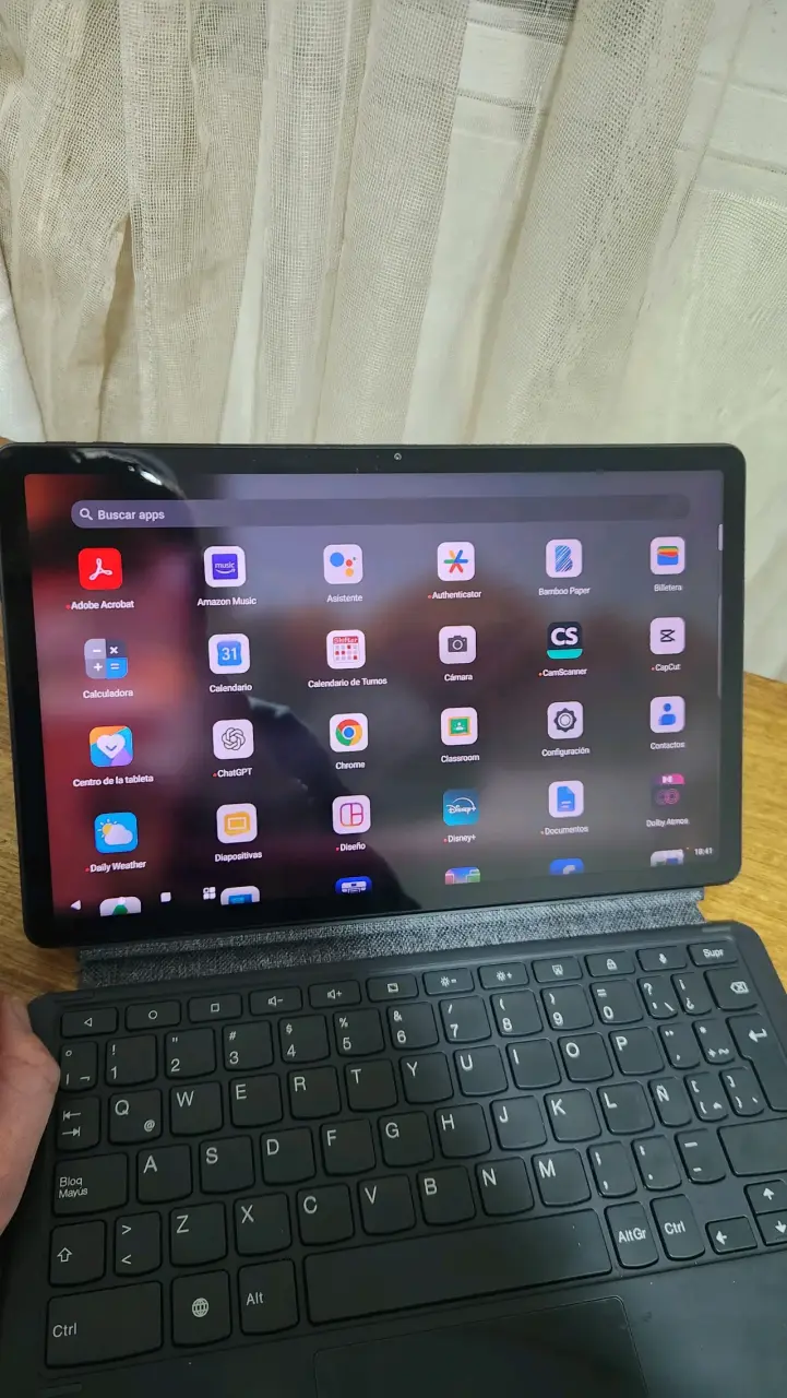 Tablet Lenovo con teclado y funda - 6
