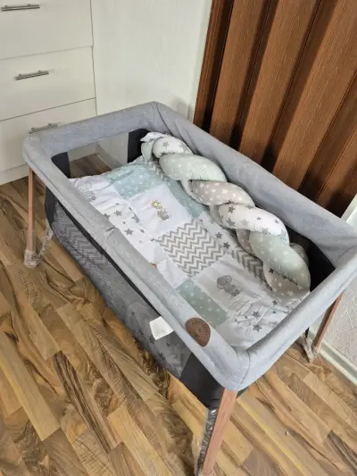 Cuna colecho gris para bebé con colchón - miniatura 1
