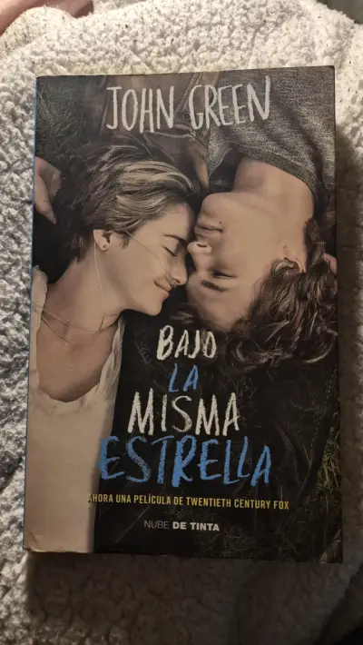 Libro Bajo la Misma Estrella de John Green - miniatura 1
