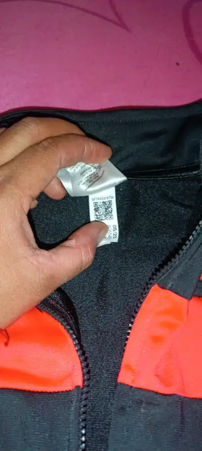 Conjunto deportivo negro y naranja Adidas para niños - miniatura 4