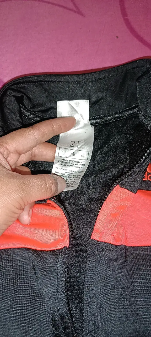 Conjunto deportivo negro y naranja Adidas para niños - 5