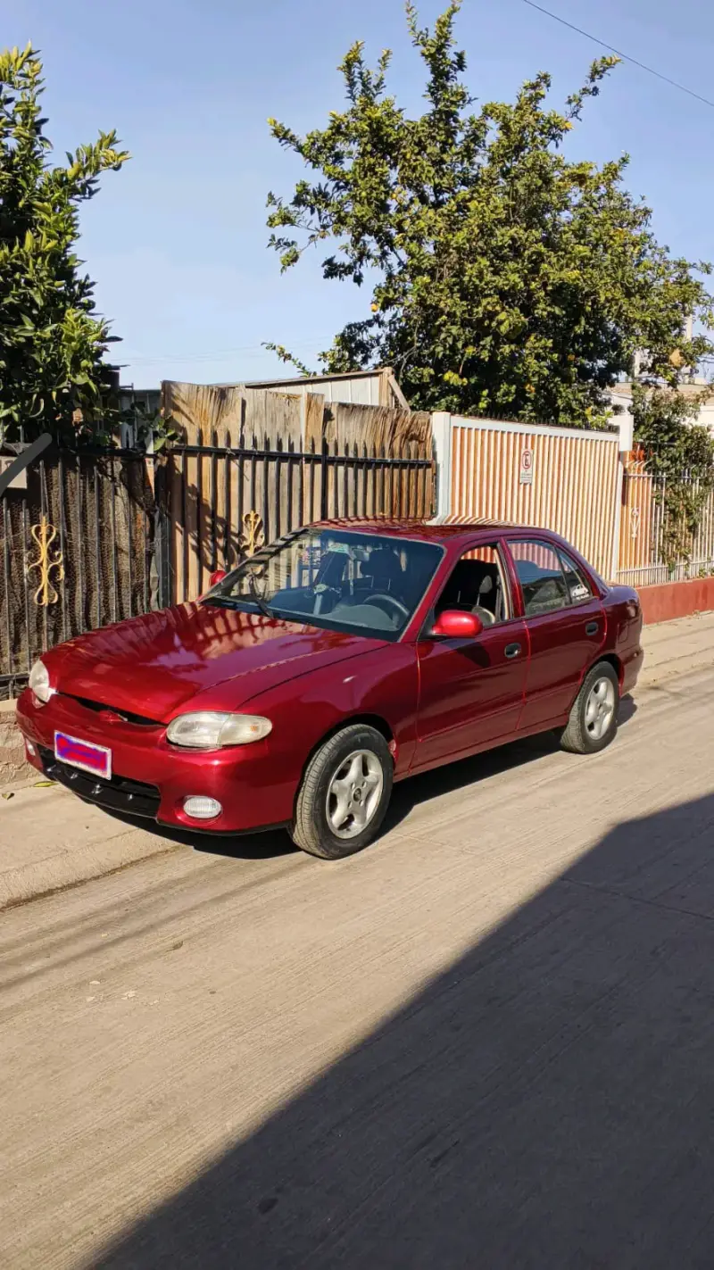 Hyundai accent Año 2000 - 2