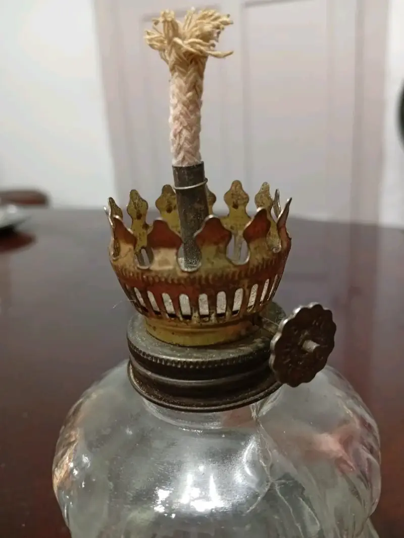 Antigua lámpara de aceite de vidrio y metal - 2