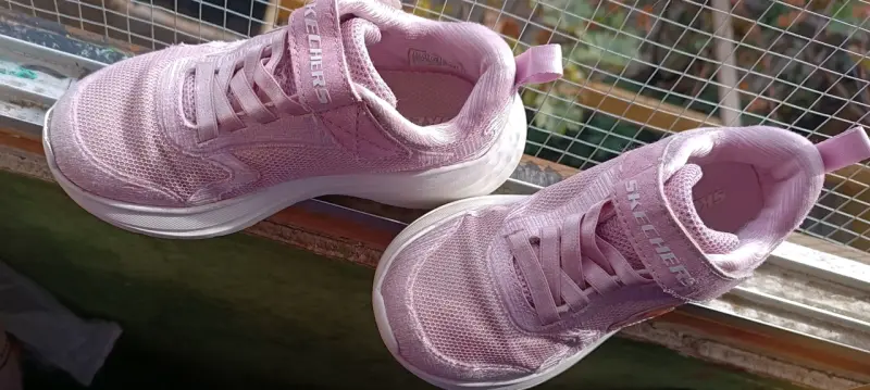 Zapatillas rosadas Skechers para niña - 2