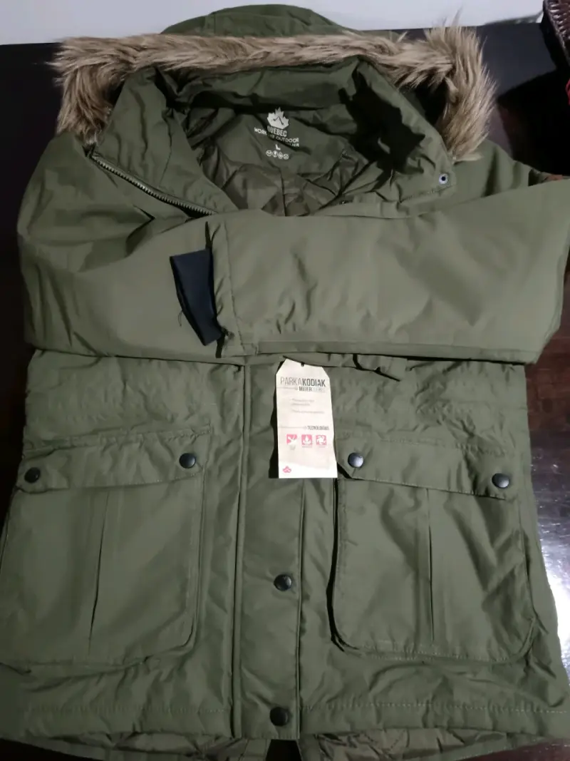 Parka verde con capucha de piel sintética para mujer - 2