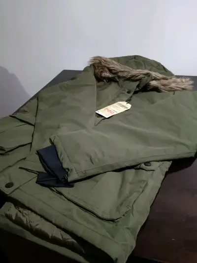 Parka verde con capucha de piel sintética para mujer - miniatura 4