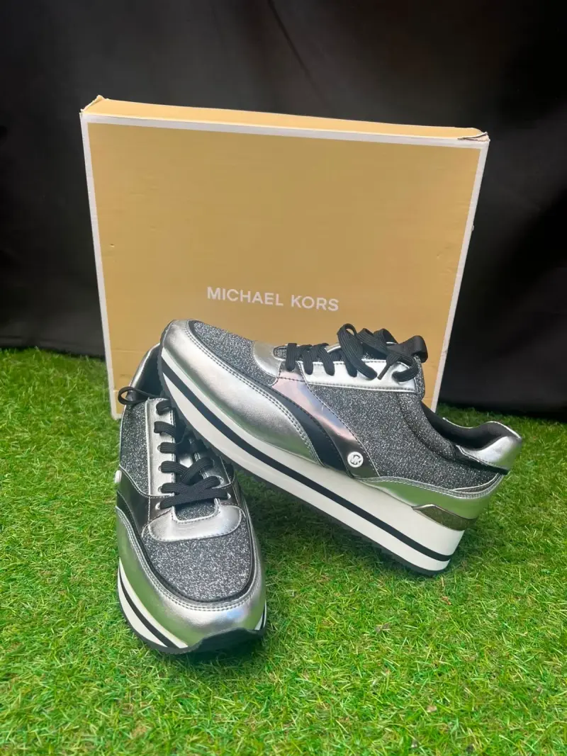 Zapatillas Michael Kors plateadas con plataforma