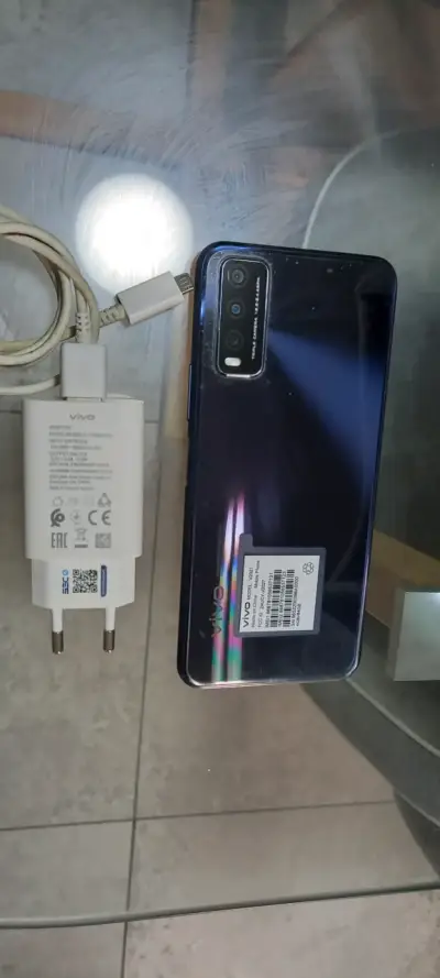 Smartphone Vivo con cargador original - miniatura 3