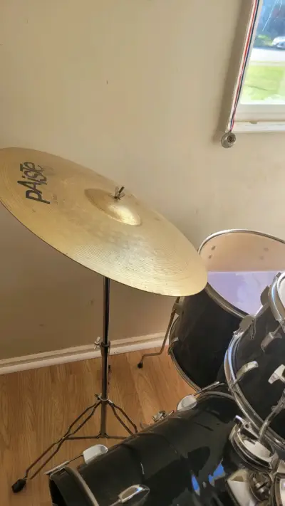 Batería acústica Tama con platillos variados - miniatura 2