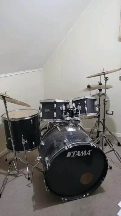 Batería acústica Tama con platillos variados - miniatura 4