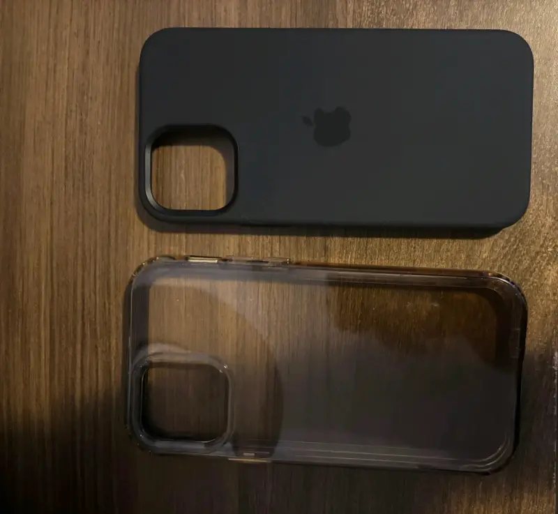 Set de carcasas para iPhone con funda transparente y negra - 2