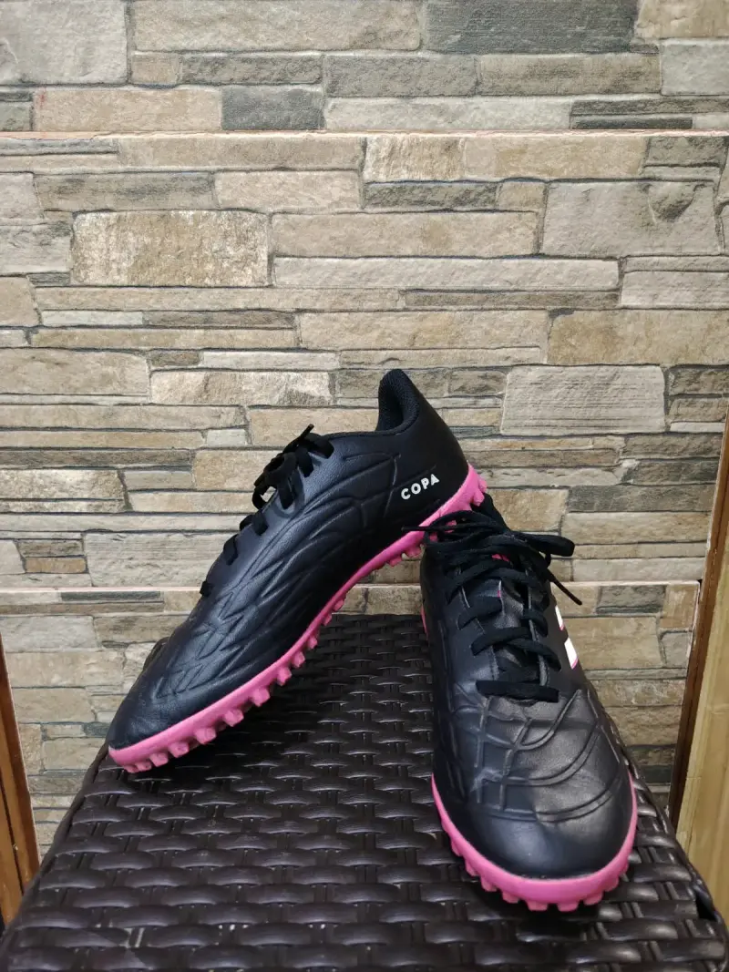 Zapatillas de fútbol para césped artificial negras y rosadas - 2