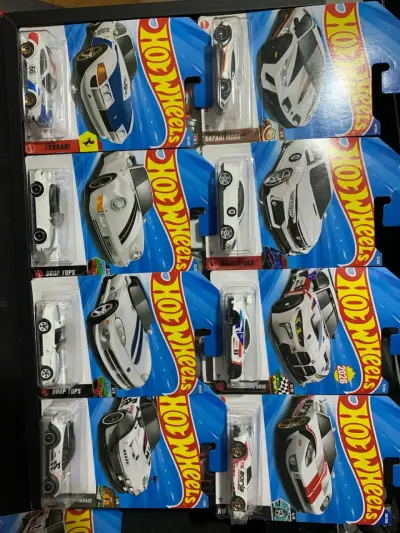 Colección de Autos Hot Wheels Variados - miniatura 1