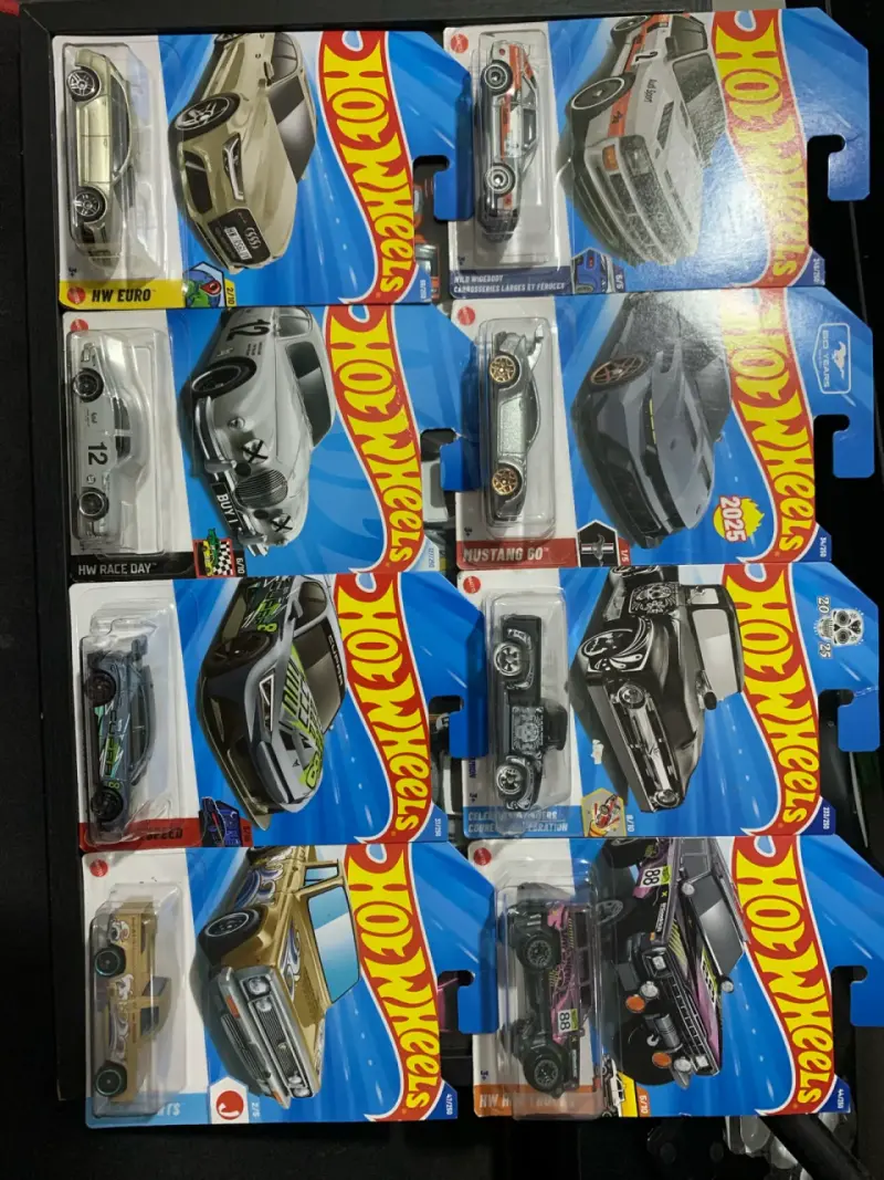 Colección de Autos Hot Wheels Variados - 2