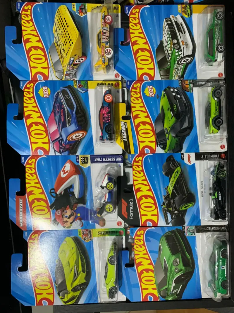 Colección de Autos Hot Wheels Variados - 5