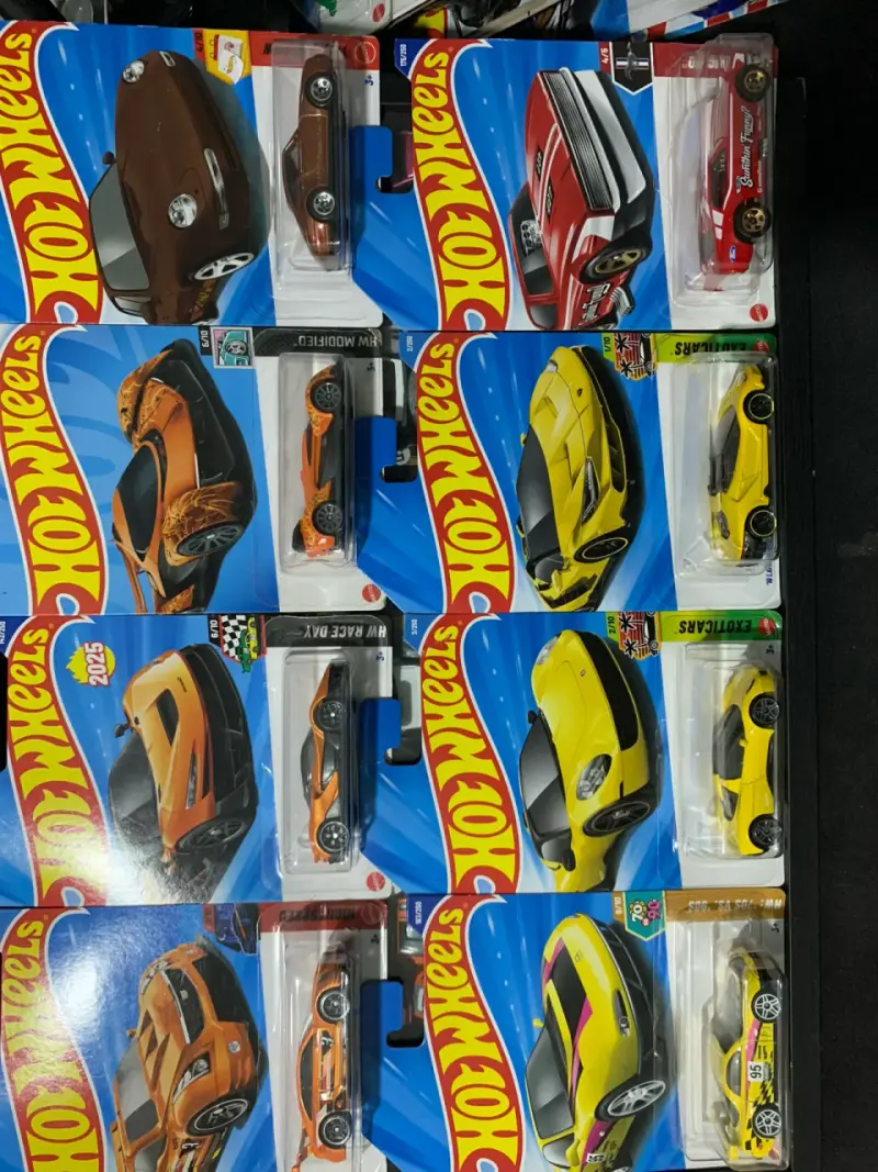 Colección de Autos Hot Wheels Variados - 6
